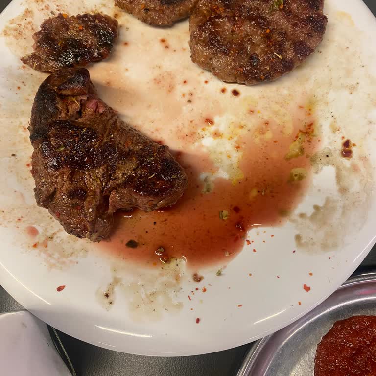 Köfteci Yusuf'ta Kalitesiz Hizmet Ve Pişmemiş Yemek Sorunu