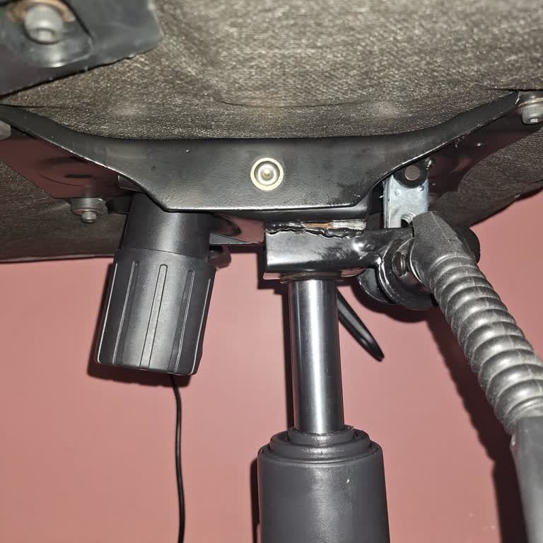 Hawk Gaming Chair: İlk Günden Gıcırdama, Şimdi Kırık!