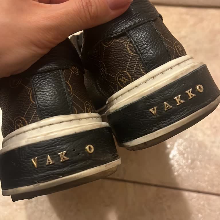 Vakko Ayakkabısında Harf Sorunu