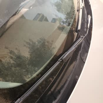 BMW F30 Ön Cam Izgara Bakalitinin Deformasyonu Ve Görsel Değer Kaybı