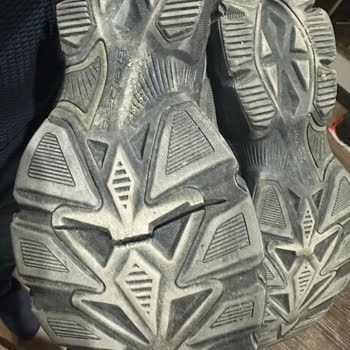 Kalite Güvencesi Beklentisiyle Başlayan Hayal Kırıklığı: Skechers Ayakkabıda Çatlak Ve Yırtık Sorunu