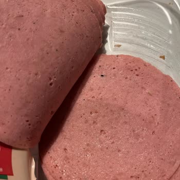 Salamın İçinde Anlaşılmaz Cisimler: Polonez Açıklama Yapabilir Mi?