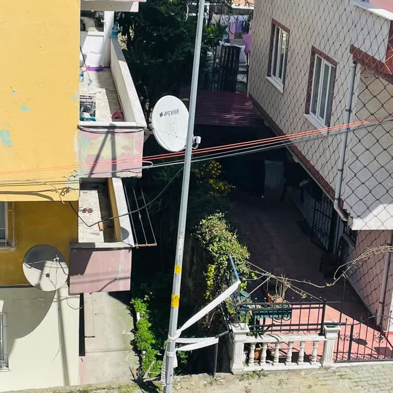 Tehlike Saçan Direk İçin Acil Müdahale Bekleniyor
