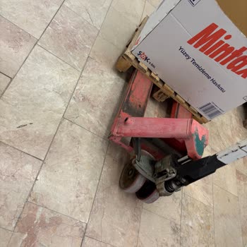 Şok Marketin Gürültü Problemi Ve Müşteri İlgisizliği