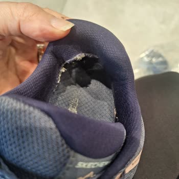 Skechers Ayakkabıda Beklenmedik Kumaş Açılması