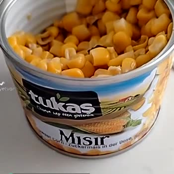 Tukaş Mısır Kutusunun İçinden Sert Siyah Plastik Çıktı