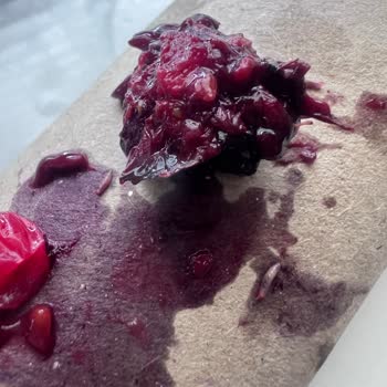 Bebek İçin Aldığım Orman Meyvelerinden Kurt Çıktı