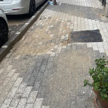 Sokağımızda Park Sorunu Ve Bozuk Kaldırımlar