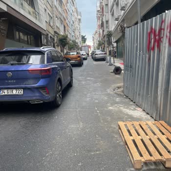 Sokağımızda Park Sorunu Ve Bozuk Kaldırımlar