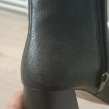 Ayakkabı Deformasyonu Ve İlgisiz Mağaza Müdürü