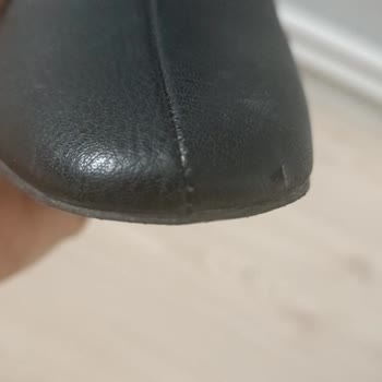 Ayakkabı Deformasyonu Ve İlgisiz Mağaza Müdürü