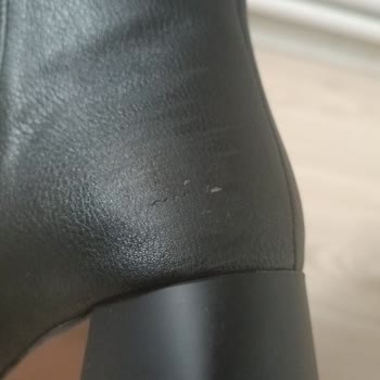 Ayakkabı Deformasyonu Ve İlgisiz Mağaza Müdürü