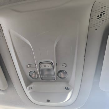 Serviste Tavan Lambası Hasarı Ve İletişim Sorunları