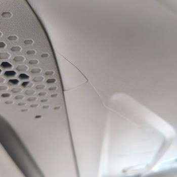 Serviste Tavan Lambası Hasarı Ve İletişim Sorunları