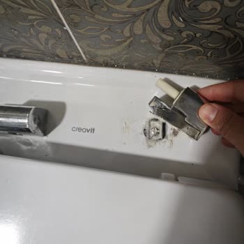 Creavit Klozet Kapağı Menteşeleri Kırıldı Ve Yedek Parça Bulunamıyor