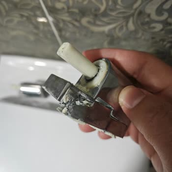 Creavit Klozet Kapağı Menteşeleri Kırıldı Ve Yedek Parça Bulunamıyor