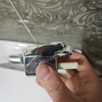 Creavit Klozet Kapağı Menteşeleri Kırıldı Ve Yedek Parça Bulunamıyor