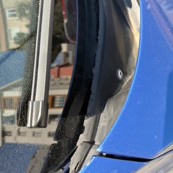 BMW 116i Model Araçta Ön Cam Ve Stop Lambası Sorunları