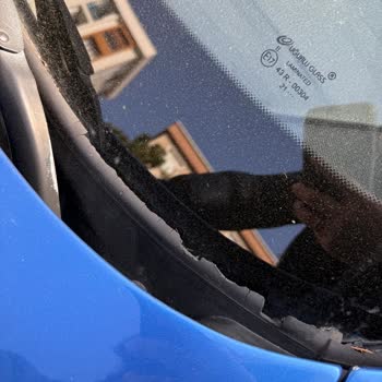 BMW 116i Model Araçta Ön Cam Ve Stop Lambası Sorunları