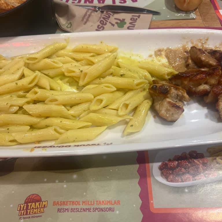 Soğuk Makarna Ve Yetersiz Hizmet