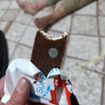 Kinder Süt Dilimi'nde Küflenmiş Parça Şüphesi