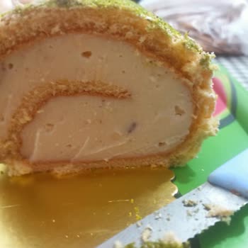 Taze Olmayan Pasta Krizi: Mide Ekşimesi Ve Hayal Kırıklığı