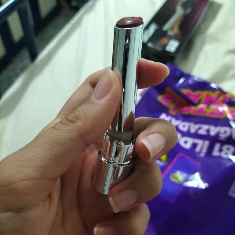 Kırık Ruj Kapağıyla Gelen Hayal Kırıklığı