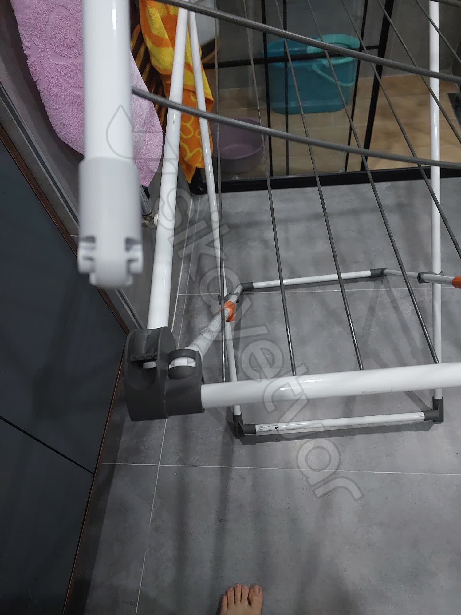 Broken Drying Rack I Bought a Defective Clothes Drying Rack from Bauhaus That Broke After ...