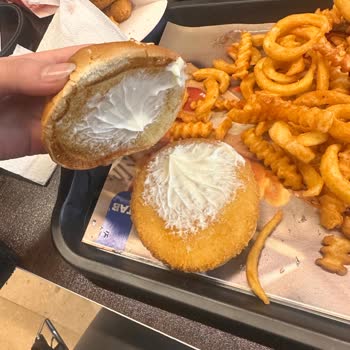 Hayal Kırıklığı Yaratan Menü Ve İlgisiz Hizmet