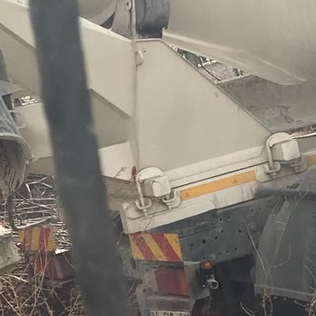 Boltek Makine Yasak Olduğu Halde Kapımızın Önüne Park Ediyor