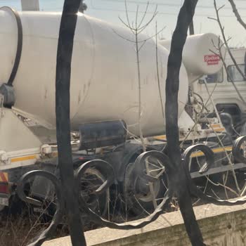 Boltek Makine Yasak Olduğu Halde Kapımızın Önüne Park Ediyor