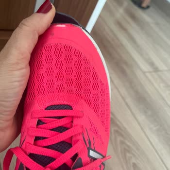 New Balance Ayakkabıda Beklenmedik Açılmalar