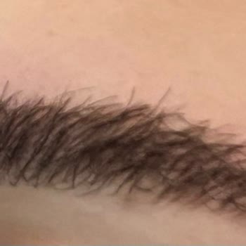 Kaş Laminasyonu Fiyaskosu: Şekilsiz Kaşlar Ve İlgisiz Hizmet