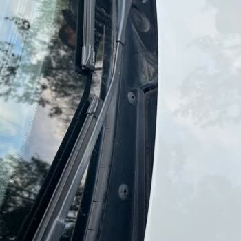 BMW 116i Ön Cam Fitil Sorunu: Ücretsiz Değişim Beklentisi