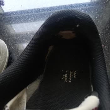 Nike Herren-Sportschuhe Ferse reißt immer, trotz guter Qualität an anderen Stellen