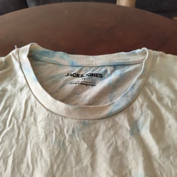 Leke Çıkarıcı Ürün Tişörtleri Mahvetti