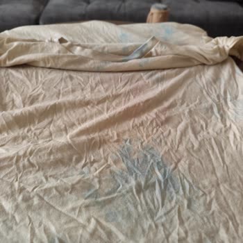 Leke Çıkarıcı Ürün Tişörtleri Mahvetti