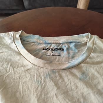 Leke Çıkarıcı Ürün Tişörtleri Mahvetti