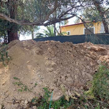 Türk Telekom'un Taşere Ettiği Firma Bahçe Duvarımı Kırdı