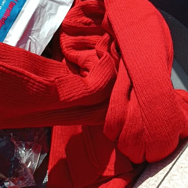 Abiyemagaza.com Yanıltıcı Online Alışveriş Deneyimi: Beklenen Abiye Yerine Gelen Triko Kazak