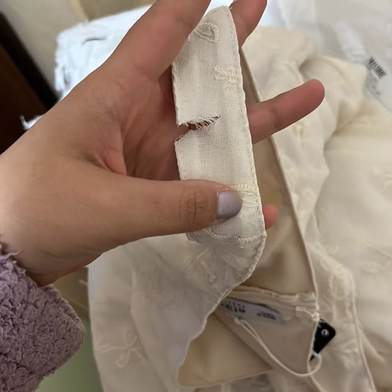 Yırtık Elbise Ve İlgisiz Müşteri Hizmeti