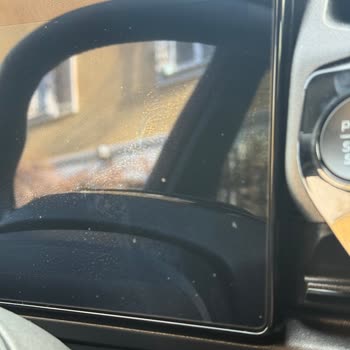 Yeni Araçta Jelatinsiz Ekran Ve Koltuk Sorunu