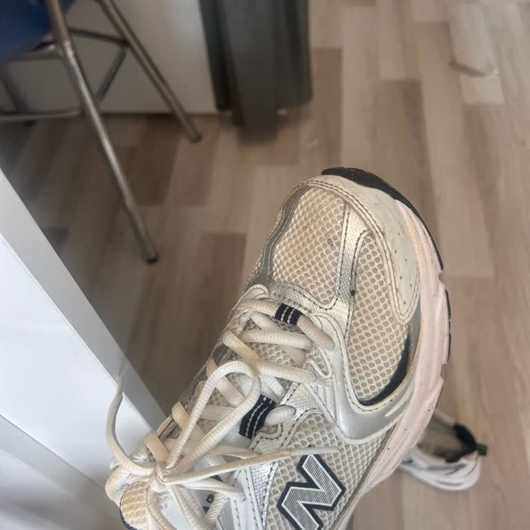 Yeni Ayakkabımın Rengi Değişti, Çözüm Bekliyorum