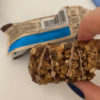 Tarihi Geçmemiş Üründe Garip Tat Ve Dökülen Çikolata