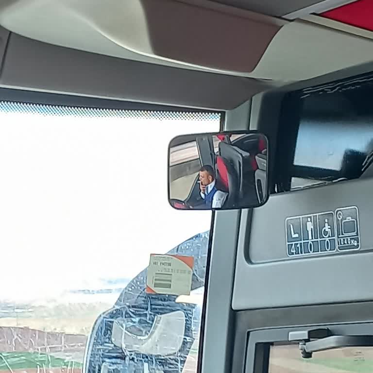 Otobüste Sigara İçen Şoför Ve Yolculara İtiraz