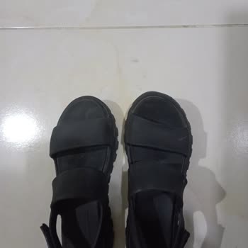 Güneşte Çekilen Sandalet Ve Garanti Sorunu