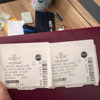 Kırılan Valiz İçin Yanıt Bekleyen Yolcu