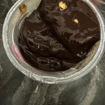 Eker Profiterol Tatlısında Eksik Kek Ve Şekil Bozukluğu