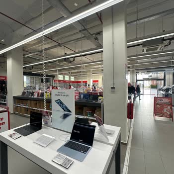 Media Markt Mağazasında İlgisiz Çalışanlar