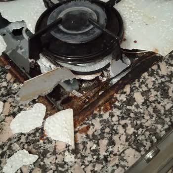 Patlayan Ocak Camı Ve İlgisiz Servis